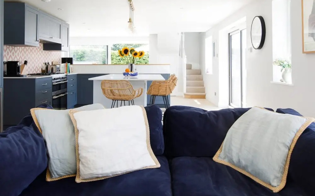 Beach House With Pool in West Wittering