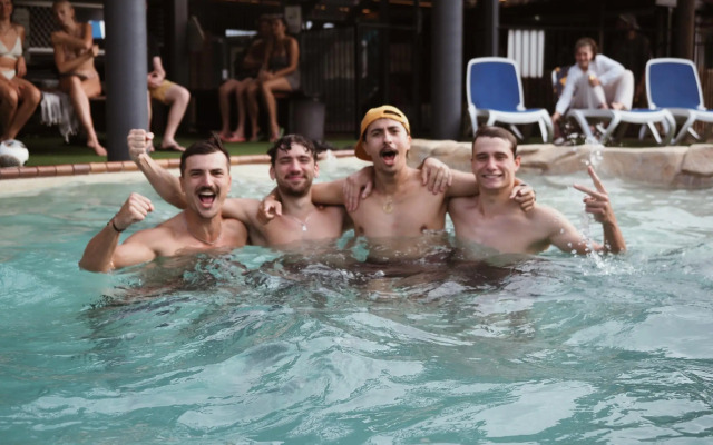 Backpackers In Paradise Resort - Hostel