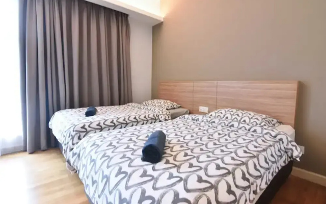 Pet Friendly, 3BR Apt KL, Bathtub & Parking