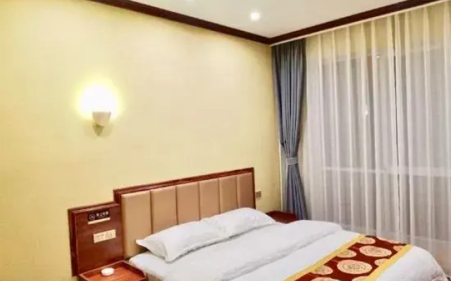 Qujing Tangke Hotel
