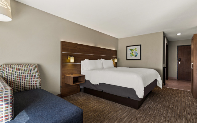 Holiday Inn Express Hotel & Suites Okmulgee