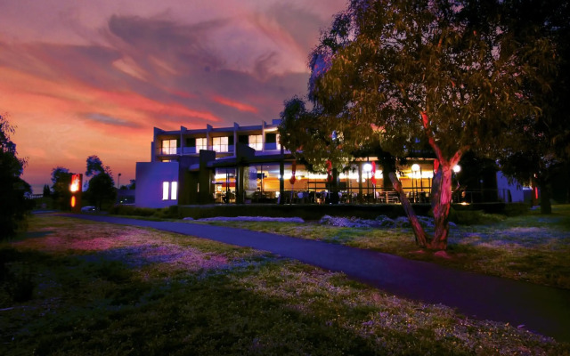 Golden Pebble Hotel