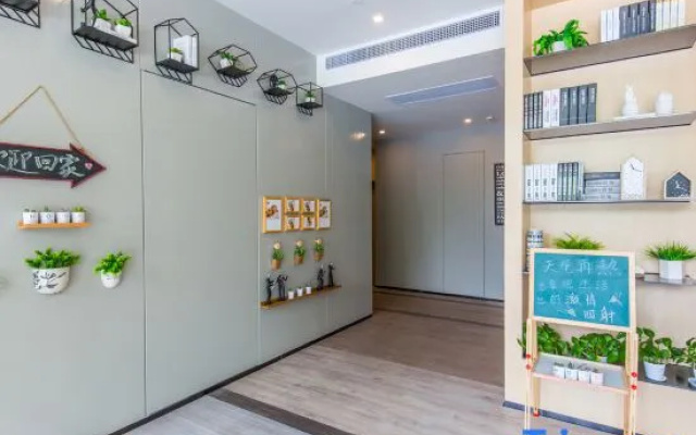 CJIA Apartment Hotel (Shanghai Daning Zhongshan North Road Metro Station)