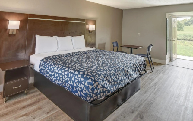 Econo Lodge Sevierville-Pigeon Forge on the River
