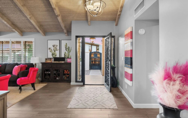 Desert Diva Hideaway - Sleeps 14