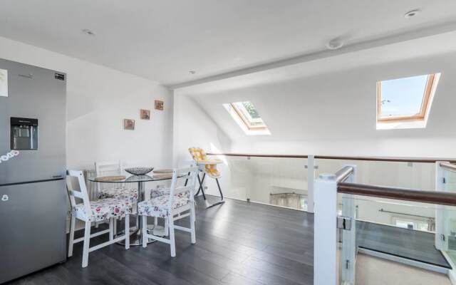Beautiful 2 Bedroom Family Home