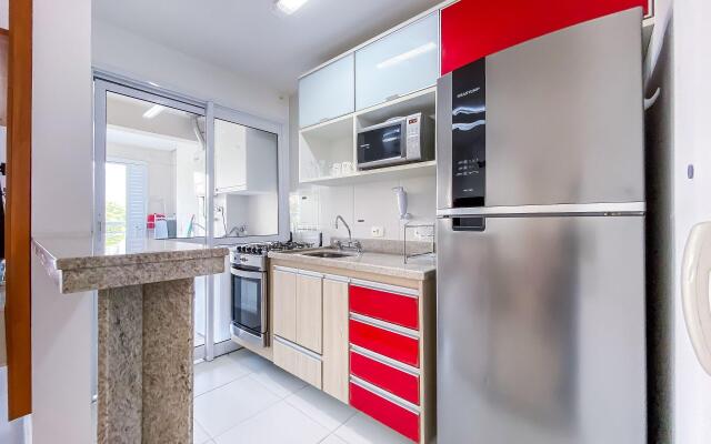 Apê 11 com piscina aquecida, AC e garagem