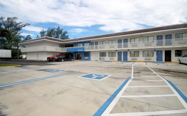 Motel 6 Dania Beach