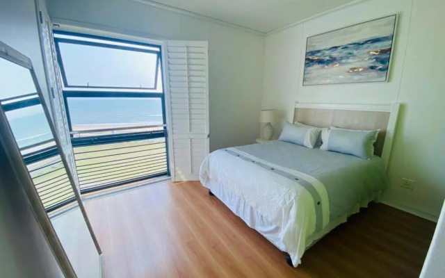 The Waves 2, Quayside Point Waterfront