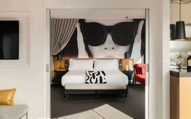 Hotel Indigo Melbourne on Flinders by IHG
