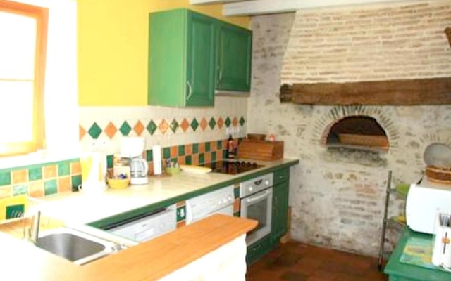 House With 2 Bedrooms in Mardié, With Furnished Garden and Wifi