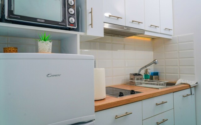 Breeze One Bedroom Apartment by BluPine