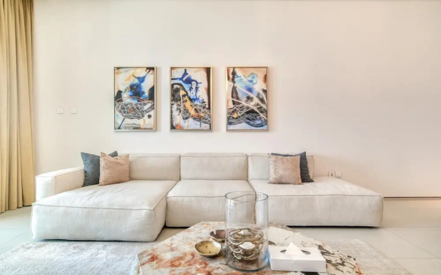 Serene Beachfront Ain Dubai View at Address JBR