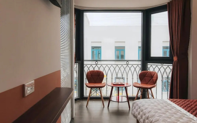 Hera Hotel