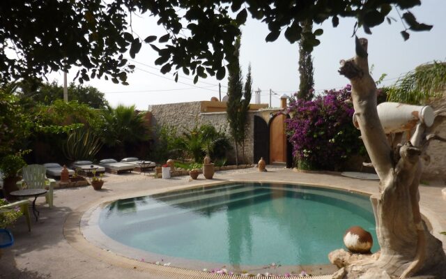 Welcome to Grenadine Double Bedroom and Spacious Garden With Swimming Pool