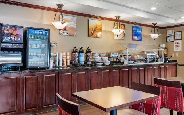 Comfort Inn & Suites Suwanee - Sugarloaf