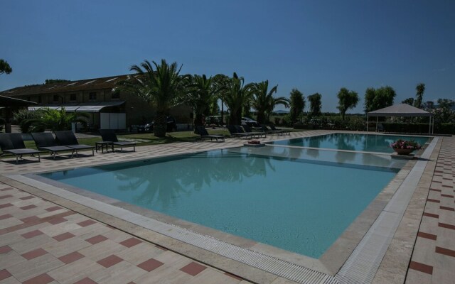 Attractive Apartment Near the Beach and the Clear Blue Sea