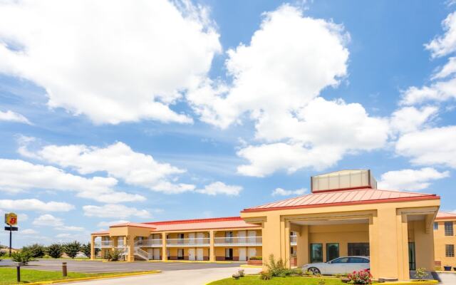 Super 8 By Wyndham Madison/Ridgeland Area