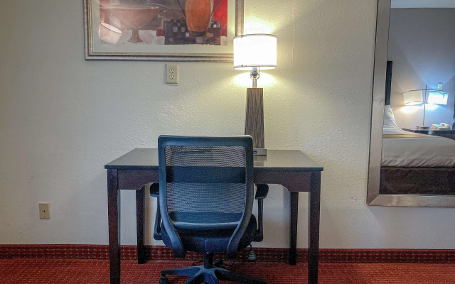 Motel 6 Elkhart, IN