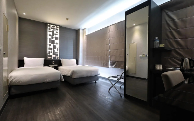 J Hotel