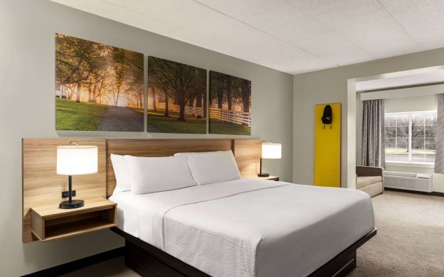 Days Inn & Suites by Wyndham Lancaster Amish Country