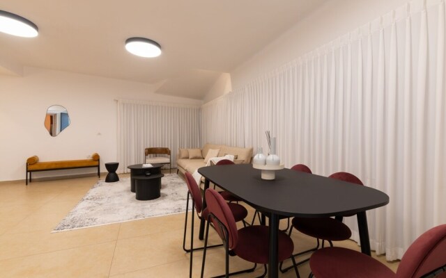 Huge Pampering Villa 5 BR with Jacuzzi