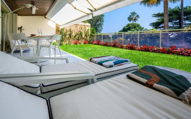 SERRENDY 100m APARTMENT TERRACE VIEW OF THE SEA SWIMMING POOL