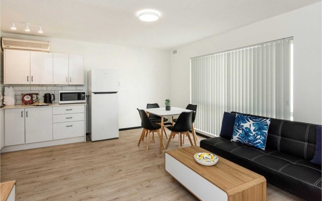 Modern 1 Bedroom Apartment Near the River and the City