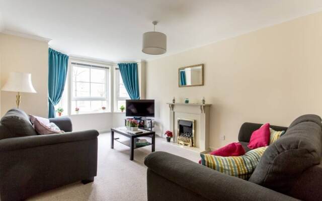 2 Bedroom Apartment Near City Centre