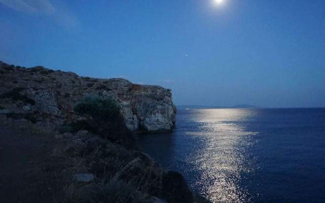 Villa Alati - Seafront Villa With Swimming Pool