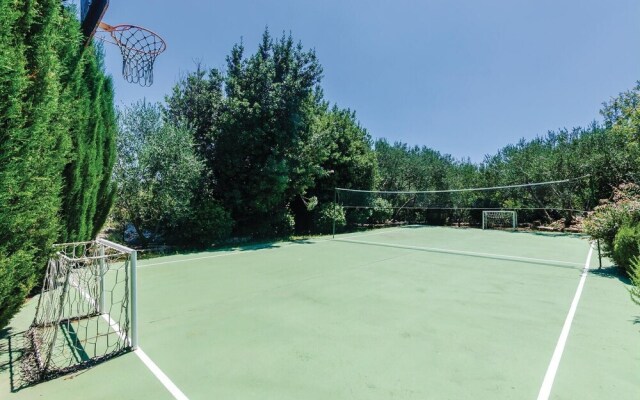 Amazing Home in Lovorno With Wifi and 4 Bedrooms