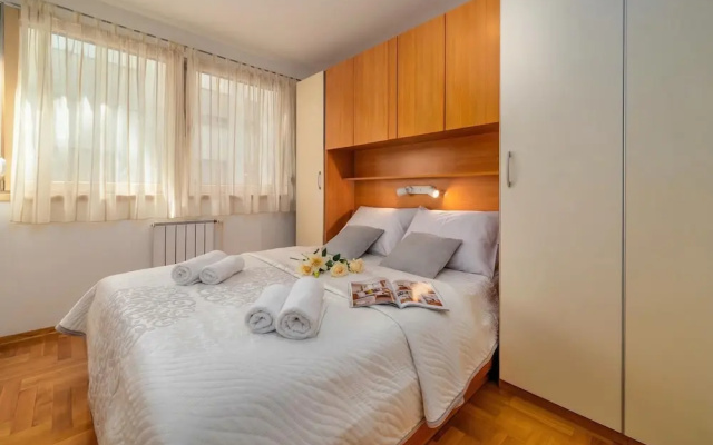 Cityscape Comfort Apartment With Garage