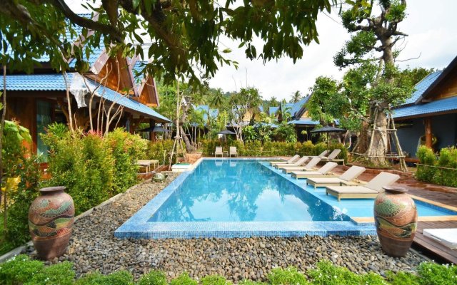 The Nine Thipthara Klongson Resort