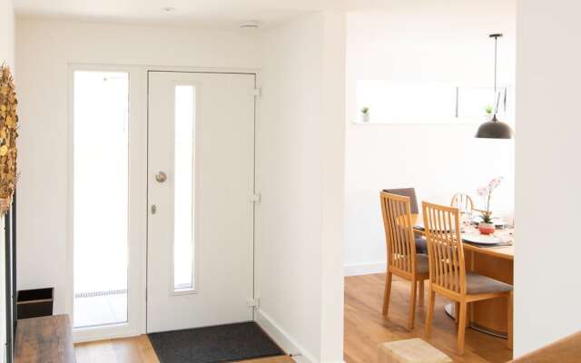 3BR Stylish Home Sea View Walk to East Wittering
