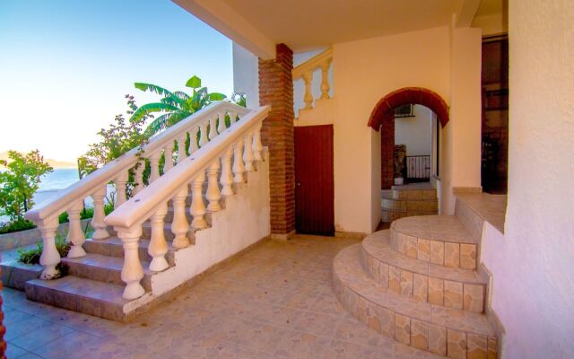 Caracol Peninsula 320 - 3 Br apts