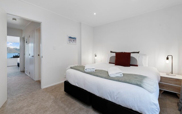 Central Queenstown Malaghan Apartment