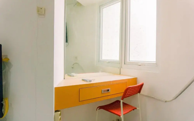 Homey And Tidy Studio Room Aeropolis Apartment