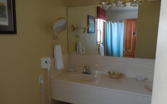 Whispering Pines Lodge