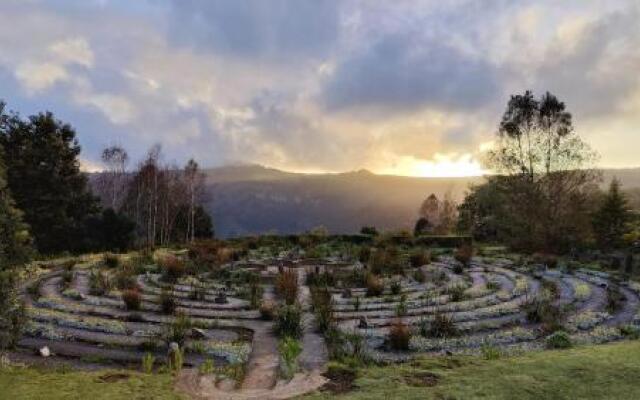 The Edge Mountain Retreat