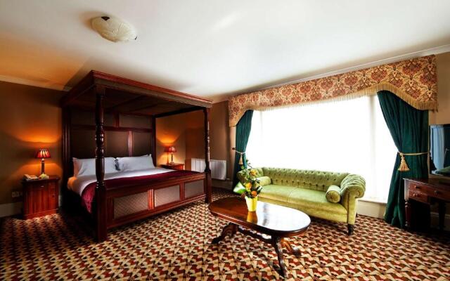 Riverbank House Hotel