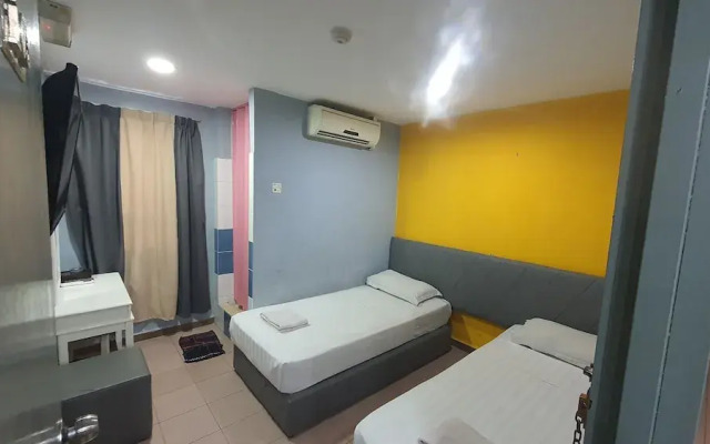 OYO 90798 Two Two Inn