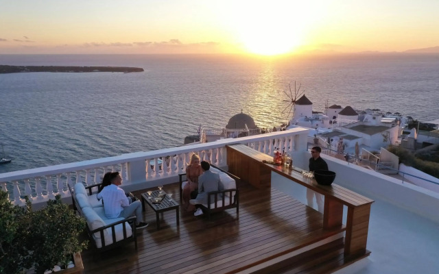 Oia Mansion