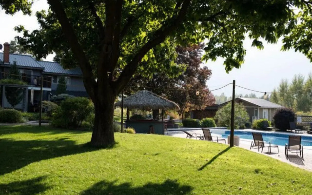 Similkameen Wild Resort & Winery