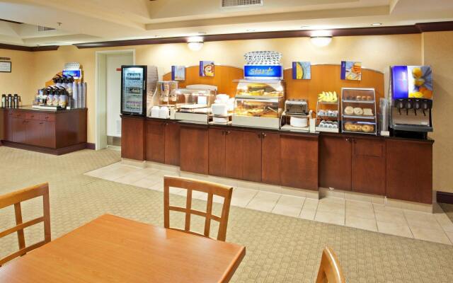 Holiday Inn Express Hotel & Suites River Park by IHG