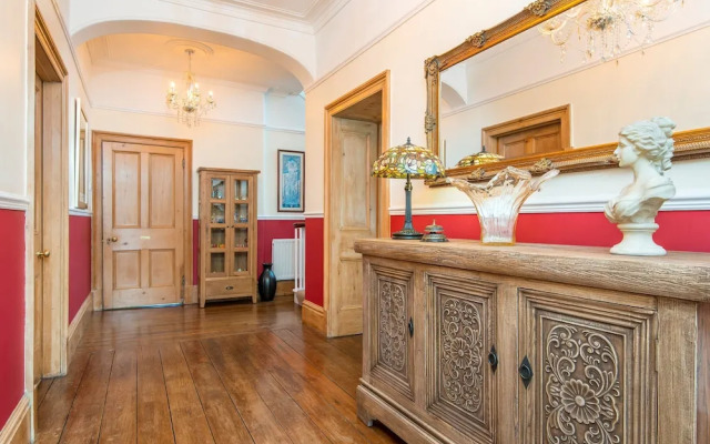 Llys Aeron Guest House