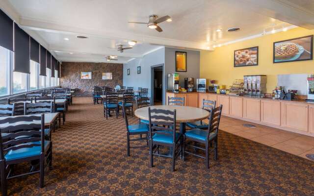 Days Inn & Suites by Wyndham Clovis