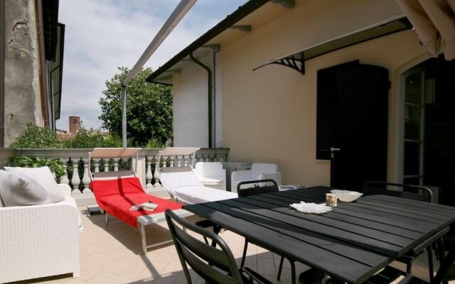 Apartment With Beautiful Terrace in the Historical Center of Pietrasanta