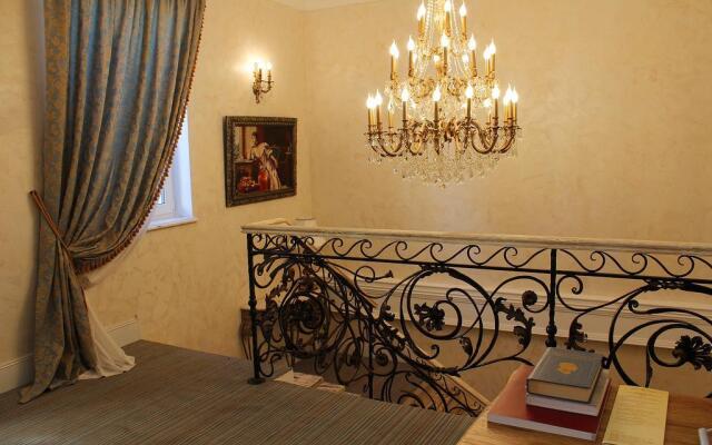 Russkiy Dvorik Boutique Hotel