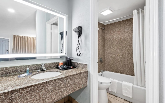 Travelodge by Wyndham New Orleans West Harvey Hotel