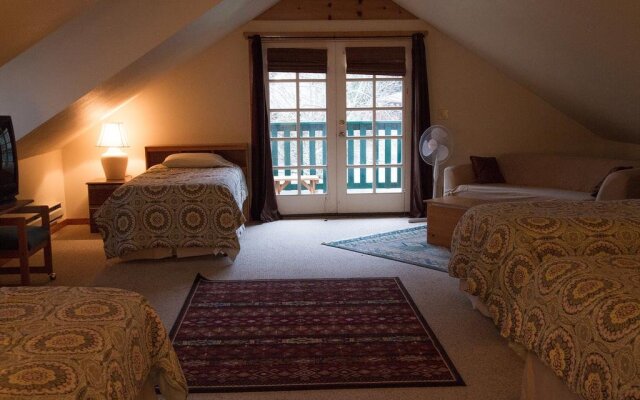 Whittaker's Motel & Historic Bunkhouse